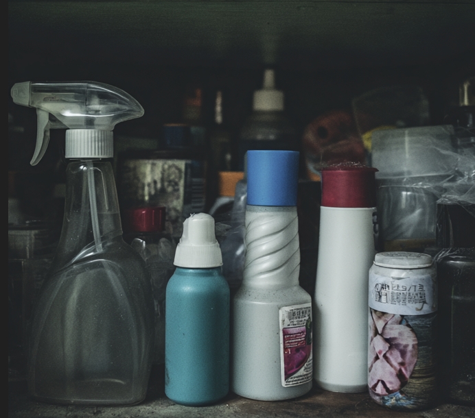 いろいろな消臭剤が置いてある
